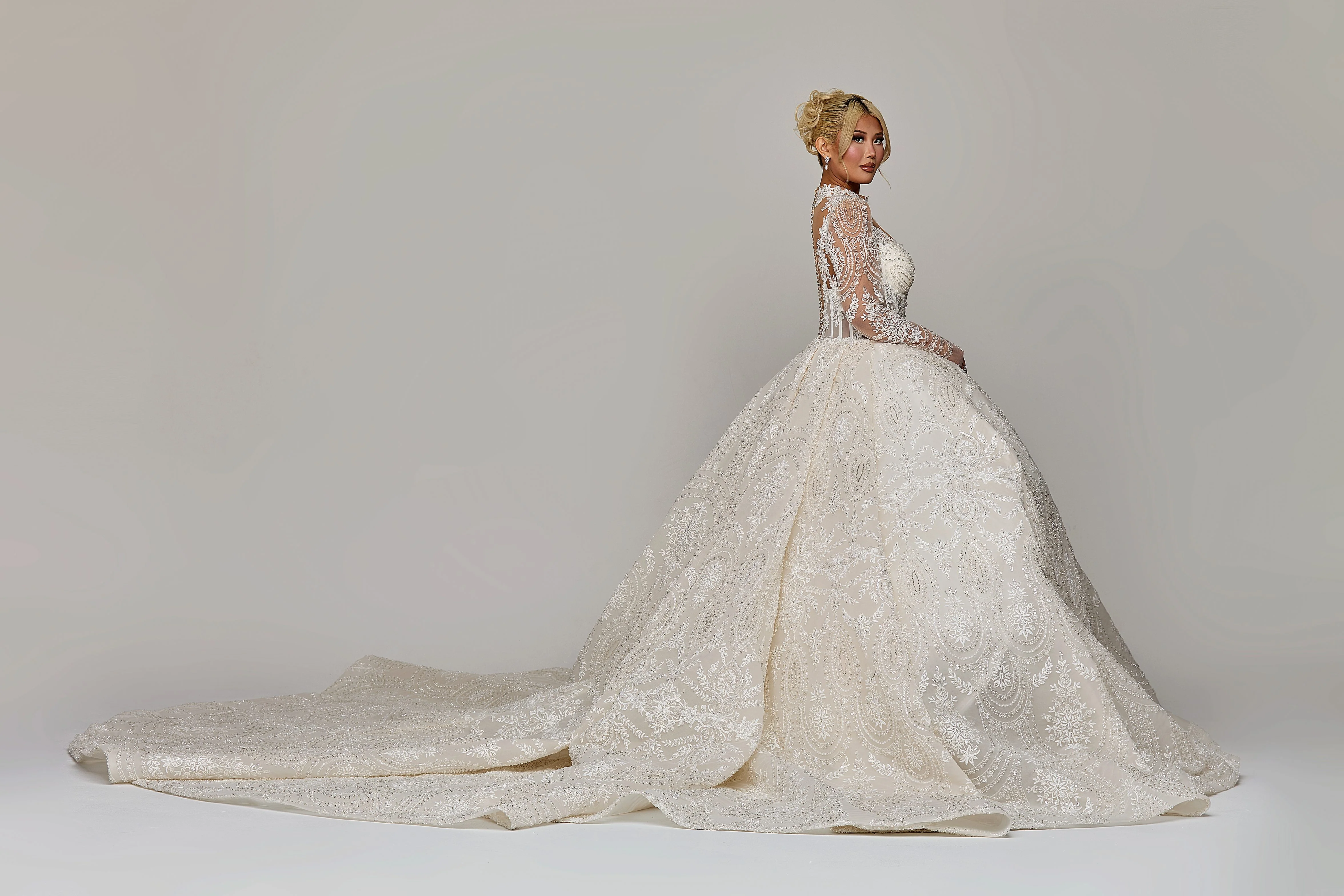 Grand Wedding Dress - Image 3
